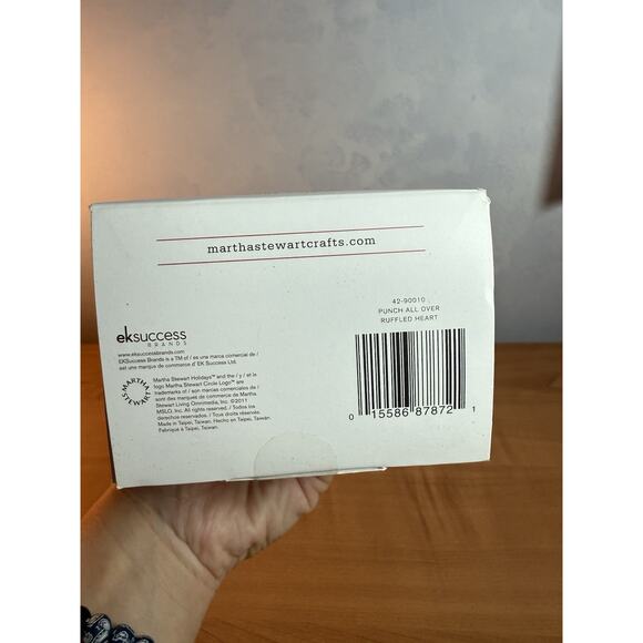 Martha Stewart Crafts VALENTINES Punch All Over The Page ~ RUFFLED HEARTS NIB - Picture 5 of 5